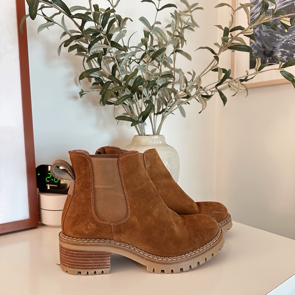 Women's Tan Suede Ankle Boots